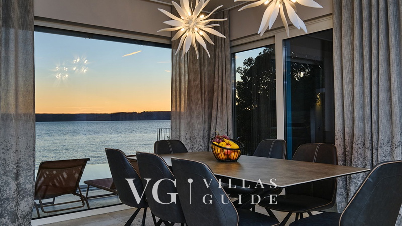 Villa Wind rose with pool&whirpool&sauna&beachfront Wohnzimmer