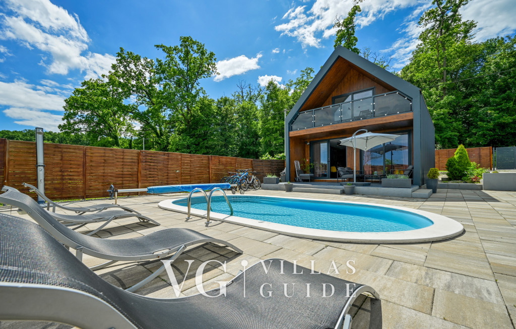 Holiday House Ved Garden and property exterior