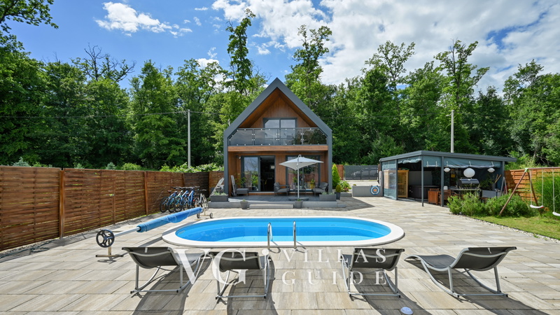 Holiday House Ved Pool