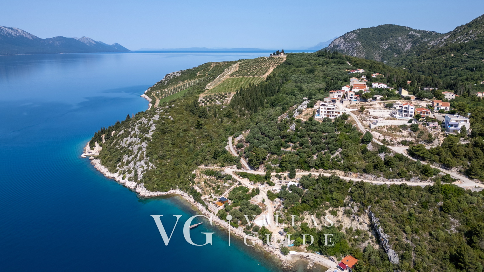 Beach house Jerko Garden and property exterior