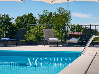 Villa Robinia Hill Residence