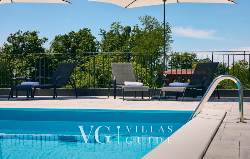 Villa Robinia Hill Residence