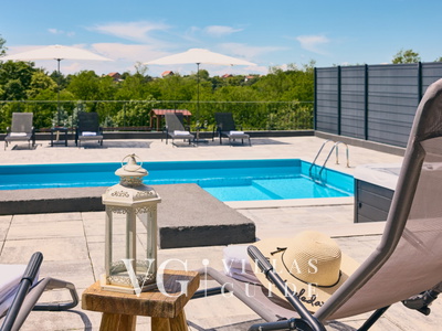 Villa Robinia Hill Residence