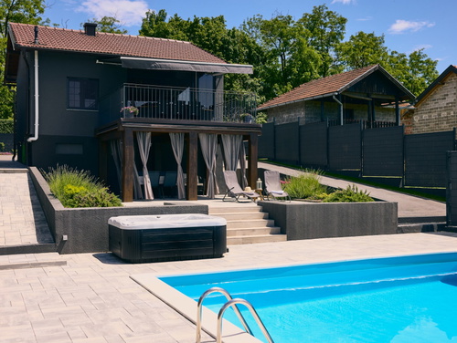 Villa Robinia Hill Residence