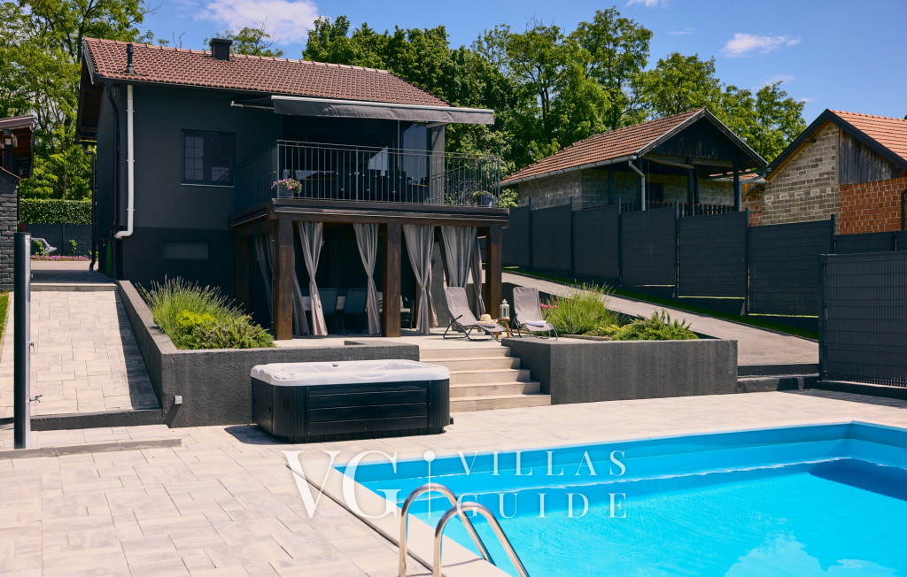 Villa Robinia Hill Residence