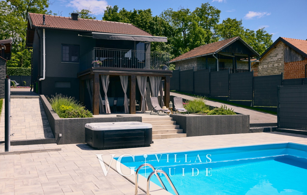 Villa Robinia Hill Residence