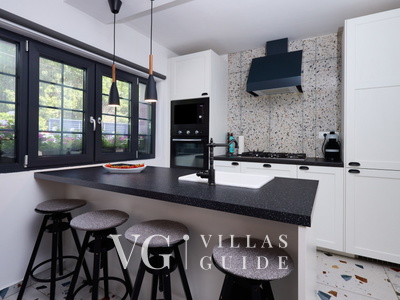 Villa Robinia Hill Residence