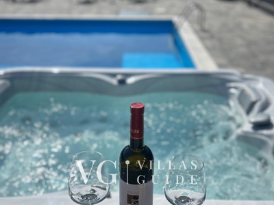 Villa Robinia Hill Residence