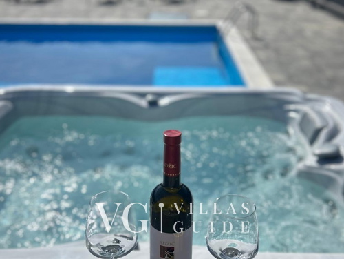 Villa Robinia Hill Residence