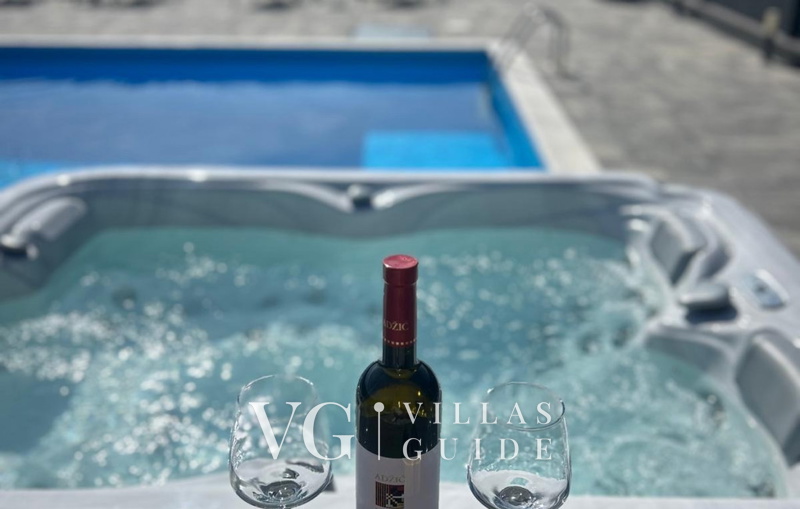 Villa Robinia Hill Residence