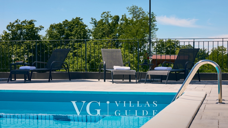 Villa Robinia Hill Residence