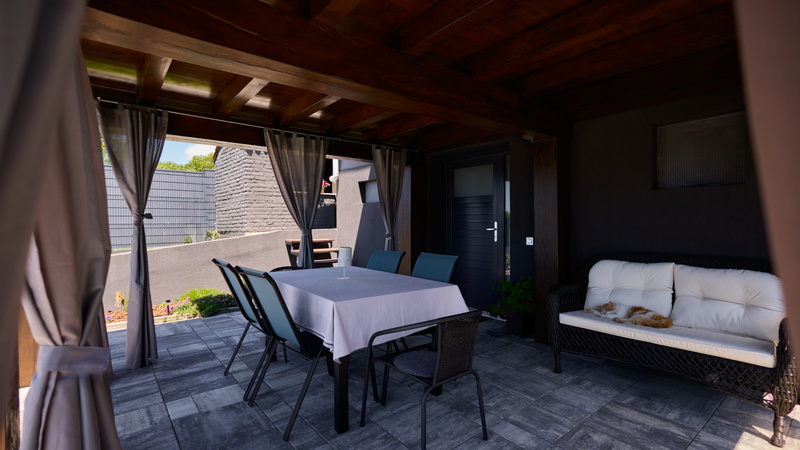 Villa Robinia Hill Residence