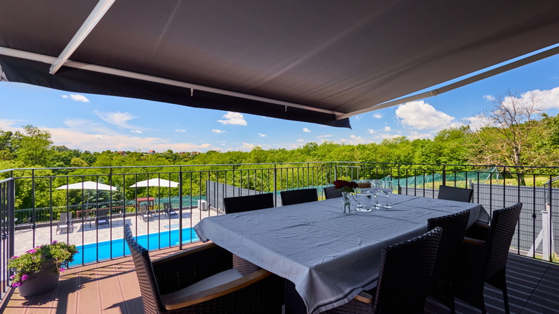 Villa Robinia Hill Residence