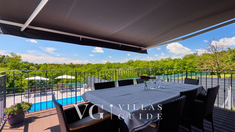 Villa Robinia Hill Residence
