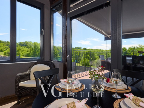 Villa Robinia Hill Residence