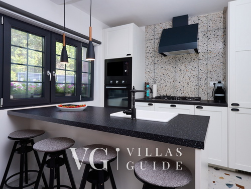 Villa Robinia Hill Residence