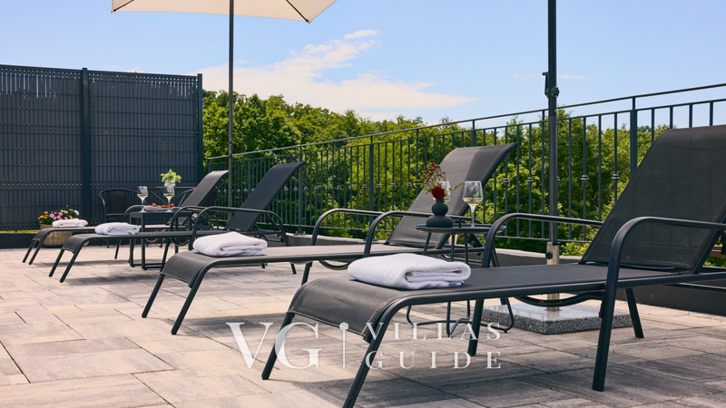 Villa Robinia Hill Residence