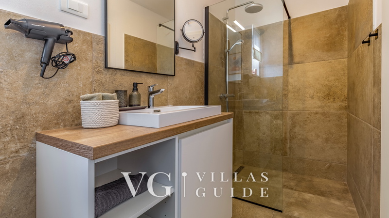 Villa Bella Bathroom