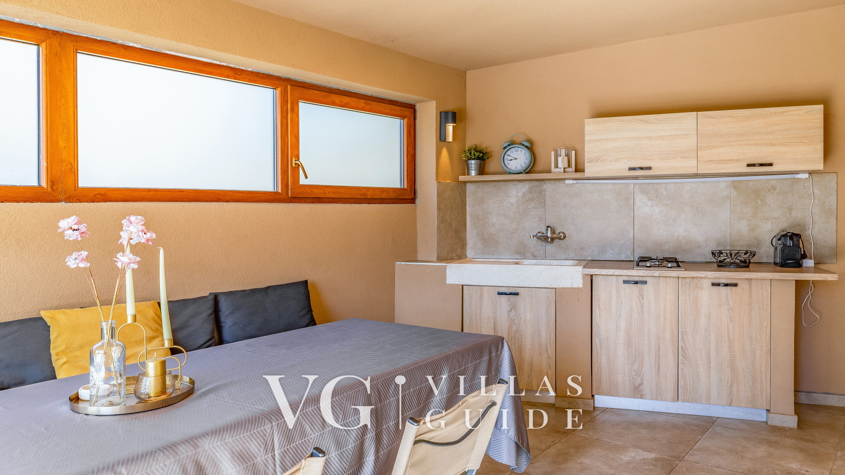 Villa Lona Additional content