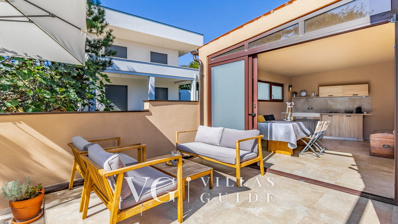 Villa Lona Additional content