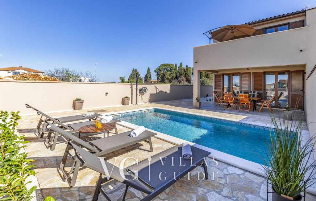 Villa Amica Garden and property exterior