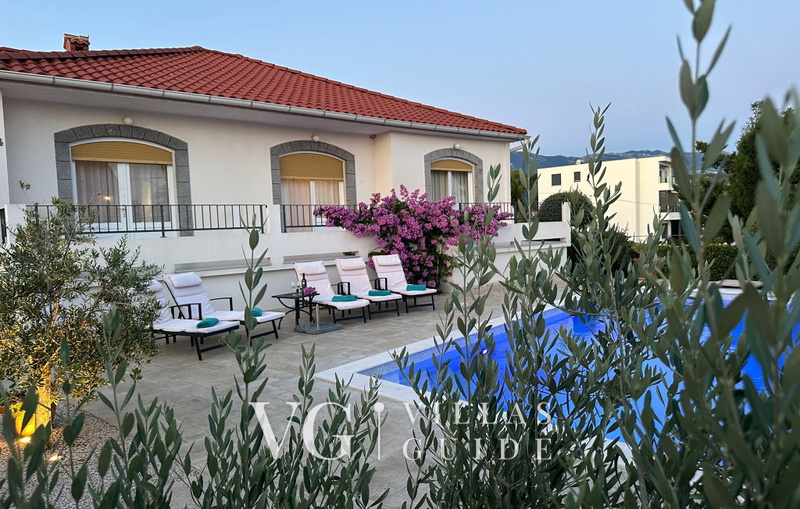Villa Lara with pool&whirpool&pet friendly&100m from the sea- Rab Garten und Außenbereich
