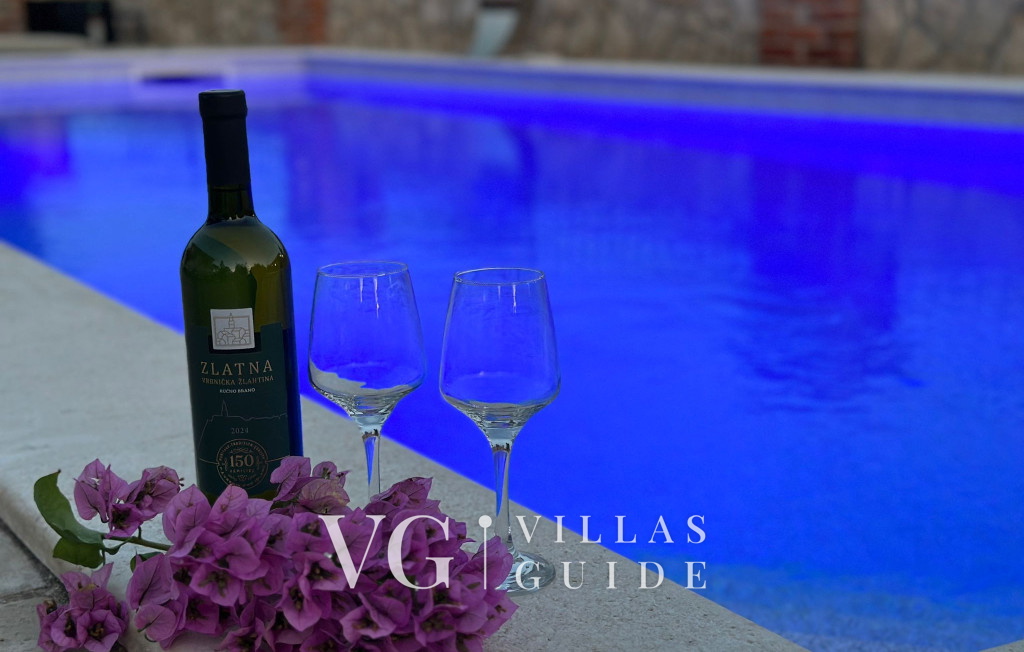 Villa Lara with pool&whirpool&pet friendly&100m from the sea- Rab Bazen