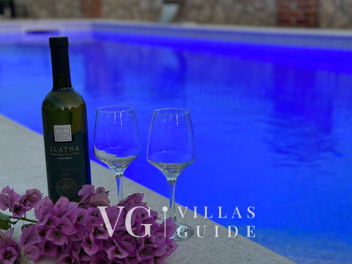 Villa Lara with pool&whirpool&pet friendly&100m from the sea- Rab