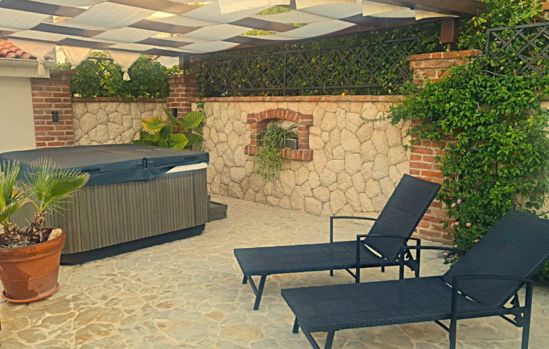 Villa Lara with pool&whirpool&pet friendly&100m from the sea- Rab