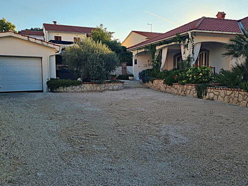 Villa Lara with pool&whirpool&pet friendly&100m from the sea- Rab