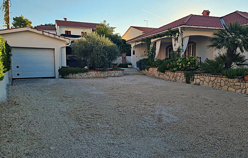 Villa Lara with pool&whirpool&pet friendly&100m from the sea- Rab