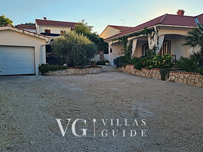 Villa Lara with pool&whirpool&pet friendly&100m from the sea- Rab Giardino e esterni della proprietà