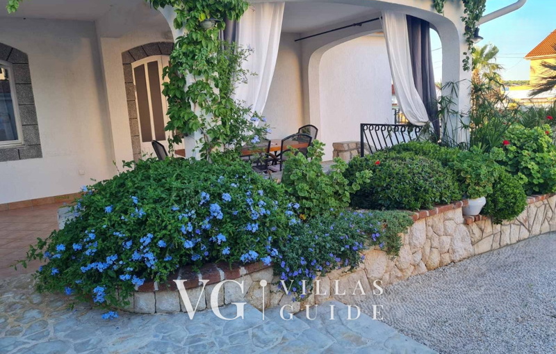 Villa Lara with pool&whirpool&pet friendly&100m from the sea- Rab Garten und Außenbereich