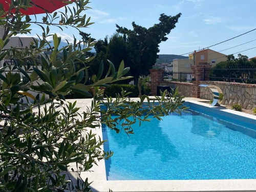 Villa Lara with pool&whirpool&pet friendly&100m from the sea- Rab