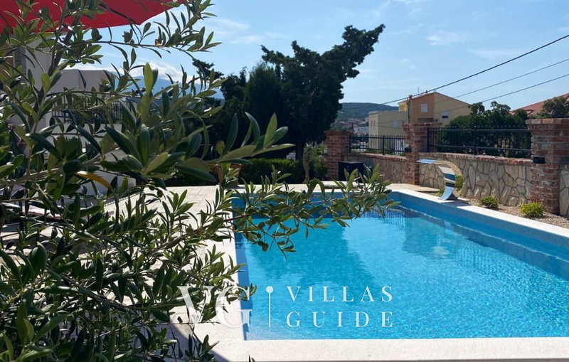 Villa Lara with pool&whirpool&pet friendly&100m from the sea- Rab