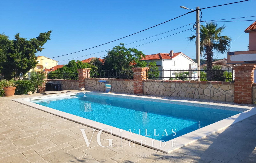 Villa Lara with pool&whirpool&pet friendly&100m from the sea- Rab Bazen