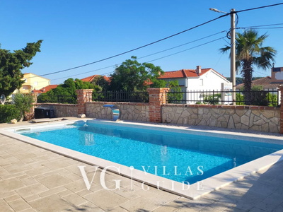 Villa Lara with pool&whirpool&pet friendly&100m from the sea- Rab