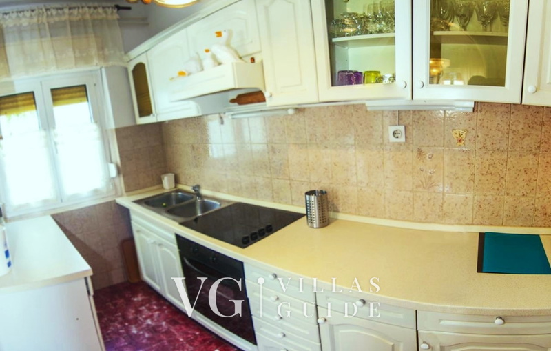 Villa Lara with pool&whirpool&pet friendly&100m from the sea- Rab