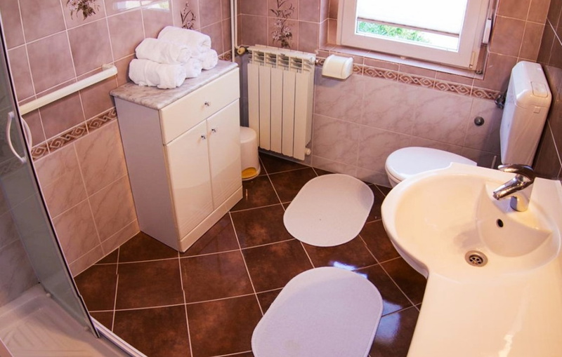 Villa Lara with pool&whirpool&pet friendly&100m from the sea- Rab