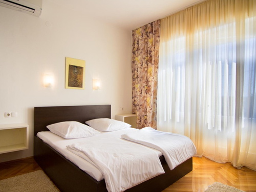 Villa Lara with pool&whirpool&pet friendly&100m from the sea- Rab