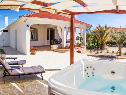 Villa Lara with pool&whirpool&pet friendly&100m from the sea- Rab