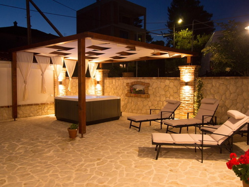 Villa Lara with pool&whirpool&pet friendly&100m from the sea- Rab