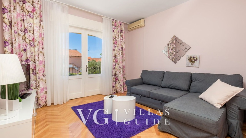 Villa Lara with pool&whirpool&pet friendly&100m from the sea- Rab