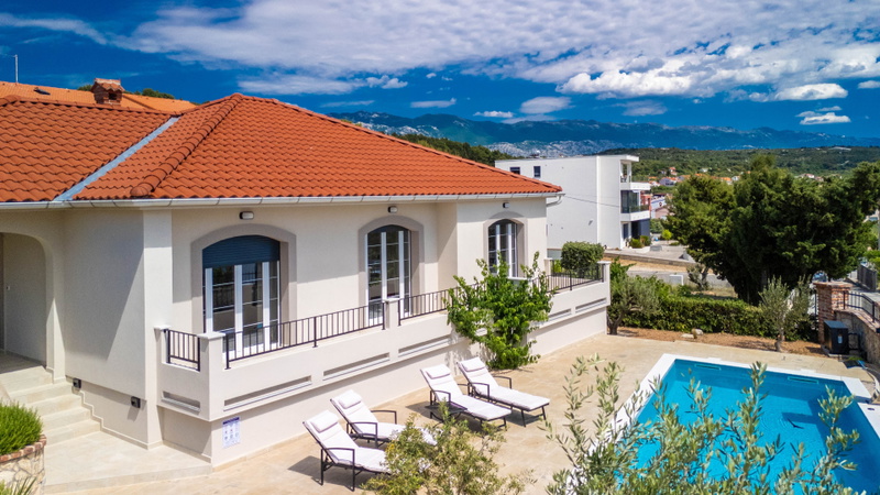 Villa Lara with pool&whirpool&pet friendly&100m from the sea- Rab
