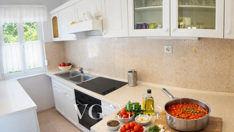 Villa Lara with pool&whirpool&pet friendly&100m from the sea- Rab