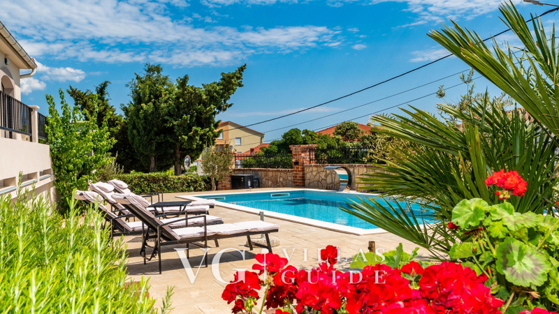 Villa Lara with pool&whirpool&pet friendly&100m from the sea- Rab Bazen