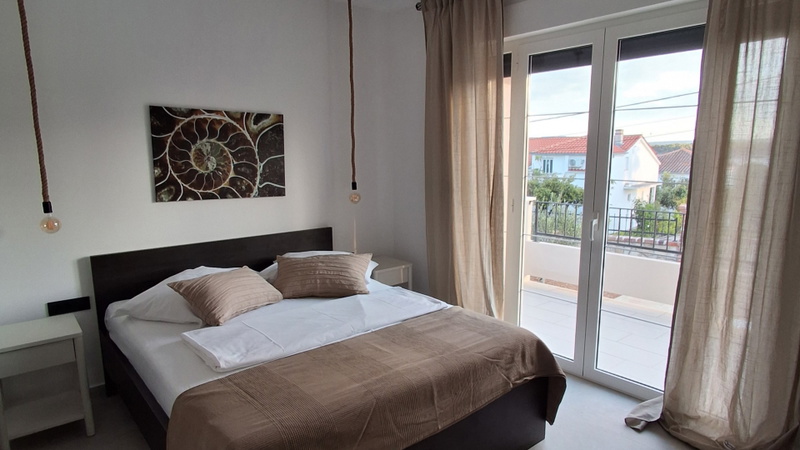 Villa Lara with pool&whirpool&pet friendly&100m from the sea- Rab