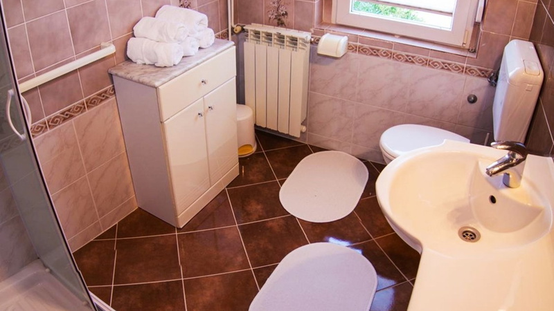 Villa Lara with pool&whirpool&pet friendly&100m from the sea- Rab