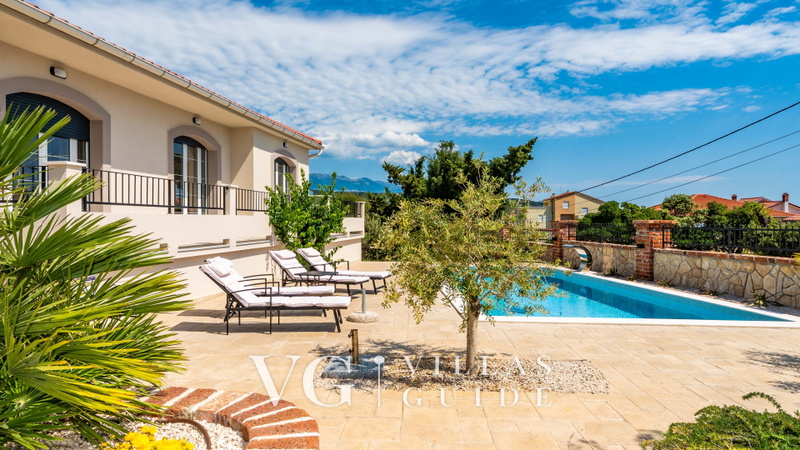 Villa Lara with pool&whirpool&pet friendly&100m from the sea- Rab Bazen