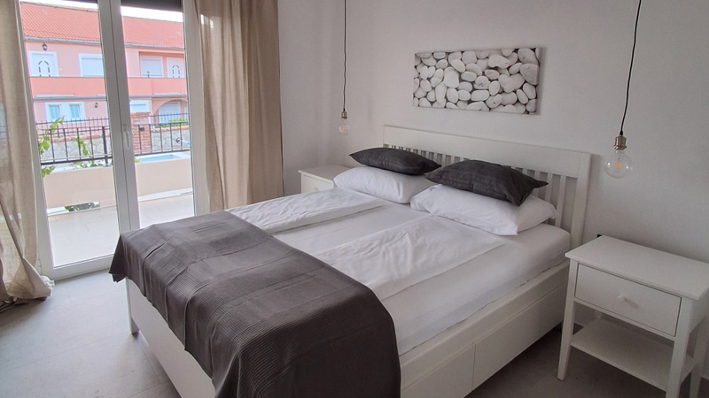 Villa Lara with pool&whirpool&pet friendly&100m from the sea- Rab